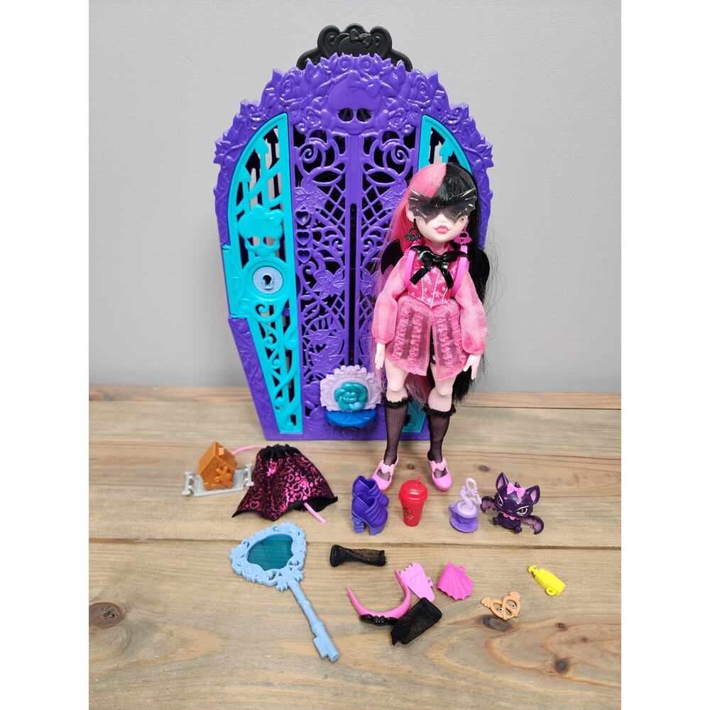 Monster High DRACULAURA G3 Reboot Doll Mattel 2022 Plus Accessories